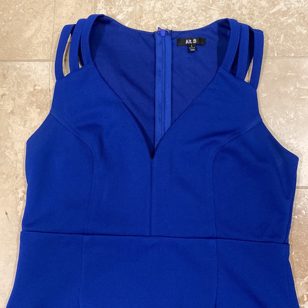 Alt. B DRESS - Picture 2 of 5